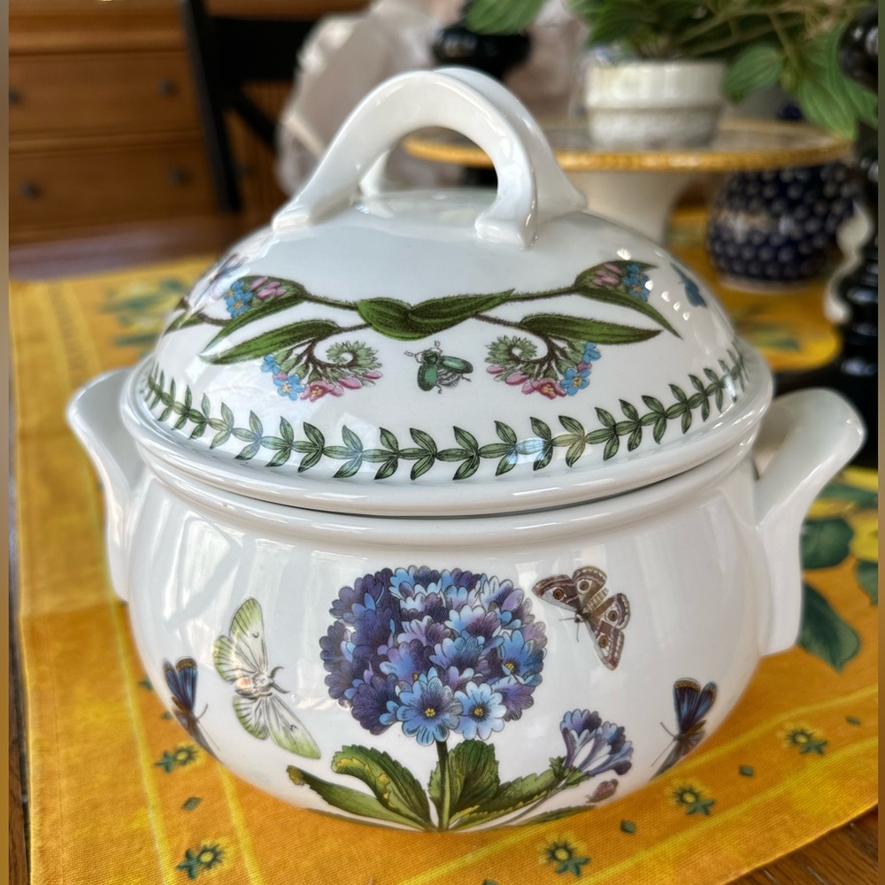 Portmeiron Botanic Garden 2.5qt Round Covered Casserole Romantic Shape EUC